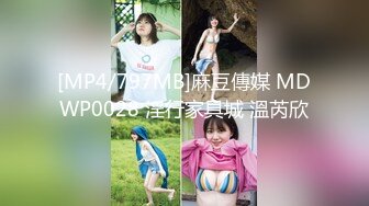 [MP4/ 1.07G]&nbsp;&nbsp; 婴儿肥美乳骚女3P两大汉爆操双屌左右开弓一起舔，插嘴扣穴轮番上，好舒服好喜欢，双男轮流操