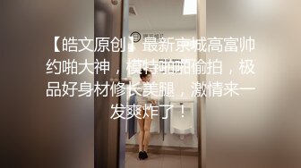 商场女厕全景偷拍美女营业员的微毛小嫩鲍 (1)