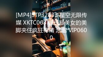 《极品CP魔手外购》牛人冒着风险藏身夜店公共女厕~手纸打掩护现场实拍各种气质美女小姐姐方便~肉丝牛仔不输明星 (4)